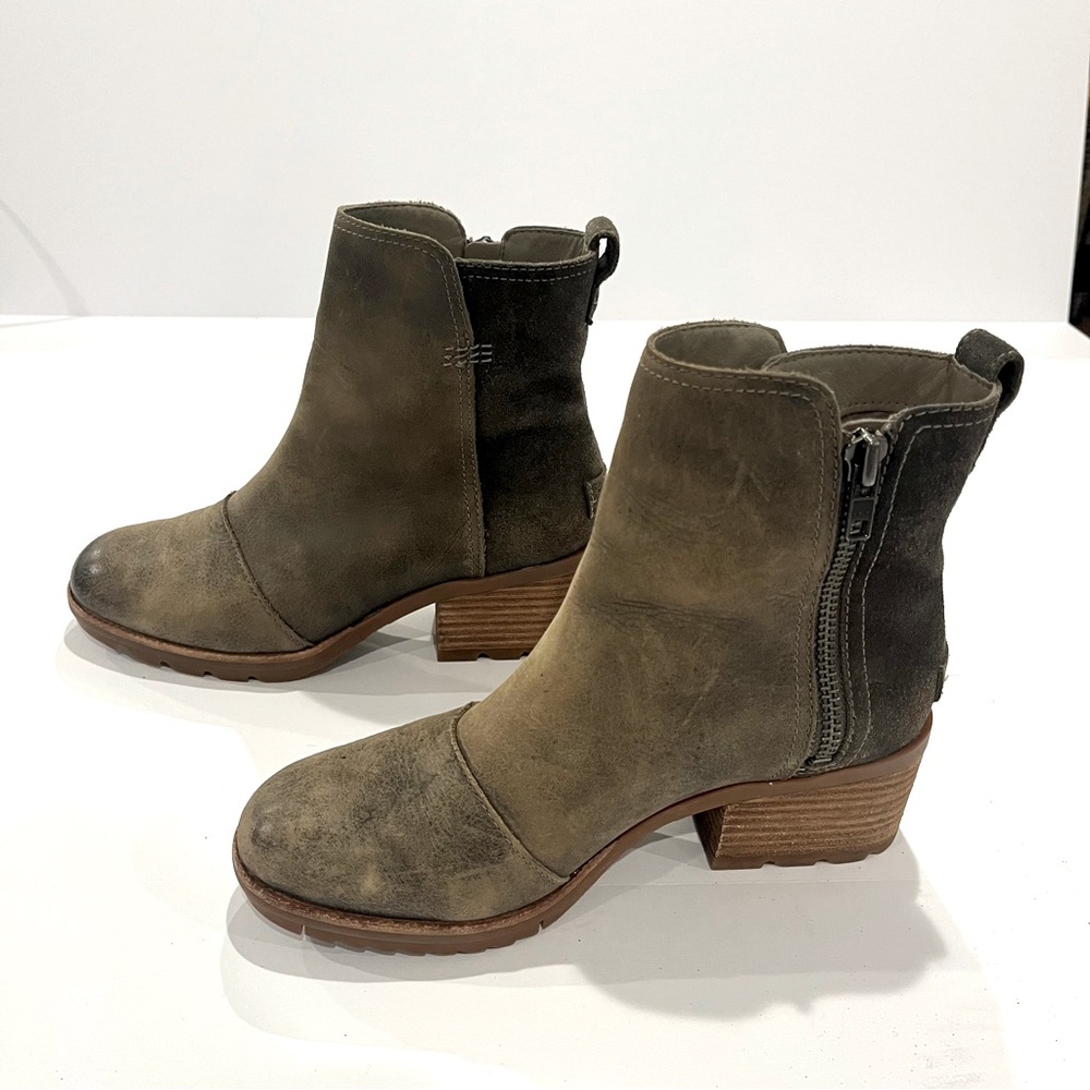 Sorel Cate Leather Side Zip Ankle Heeled Bootie | Women’s size 7